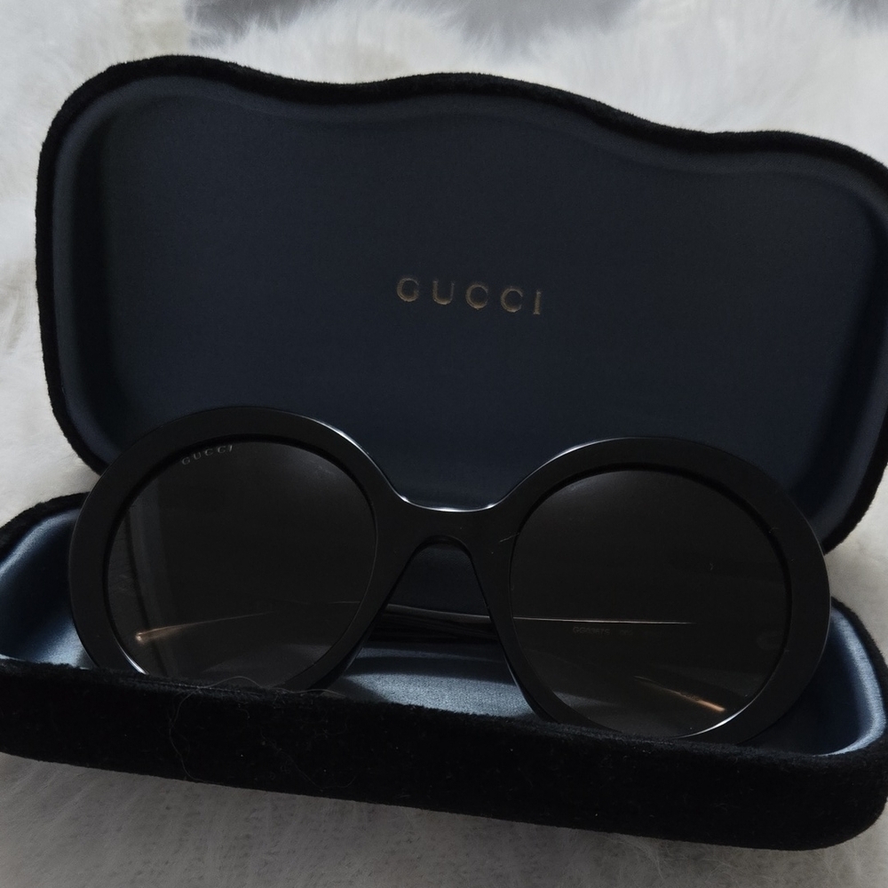 Gucci Black Round Sunglasses